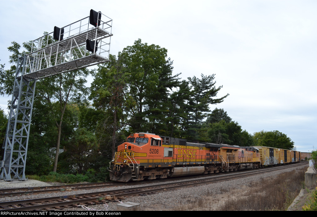 BNSF 5208